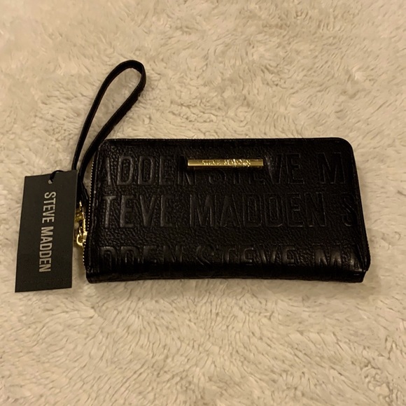 STEVEN MADDEN WRISTLET. - Picture 2 of 6